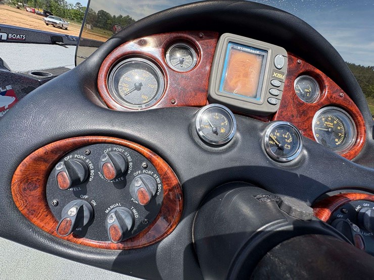 2005-triton-tr-196-w/-tandem-axle-boat-trailer-image-18