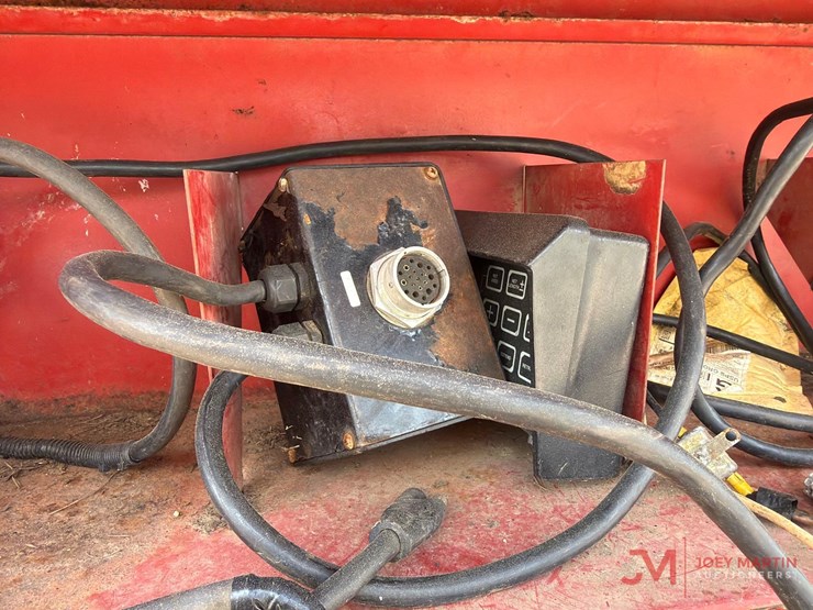 new-holland-660-image-13