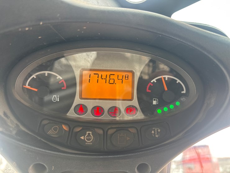 2022-bobcat-t770-image-40