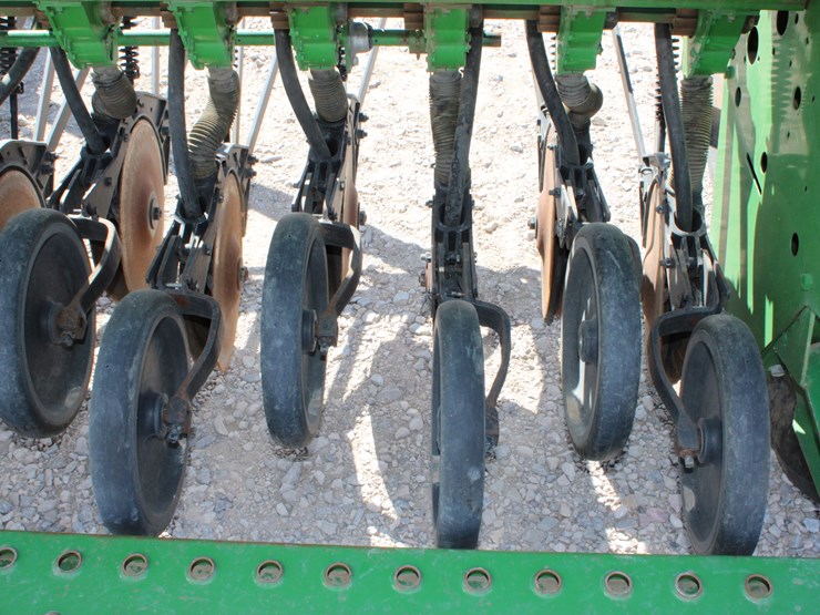 john-deere-450-image-32