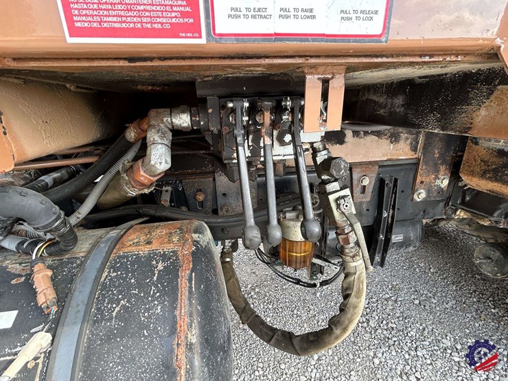 2013-ud-ud3300-s/a-garbage-truck-image-38