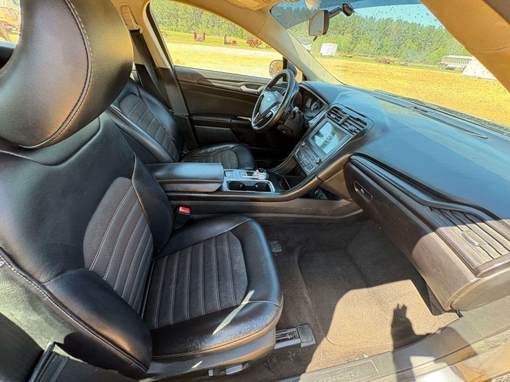 2018-ford-fusion-se-4-door-sedan-(109,948-miles)-image-20