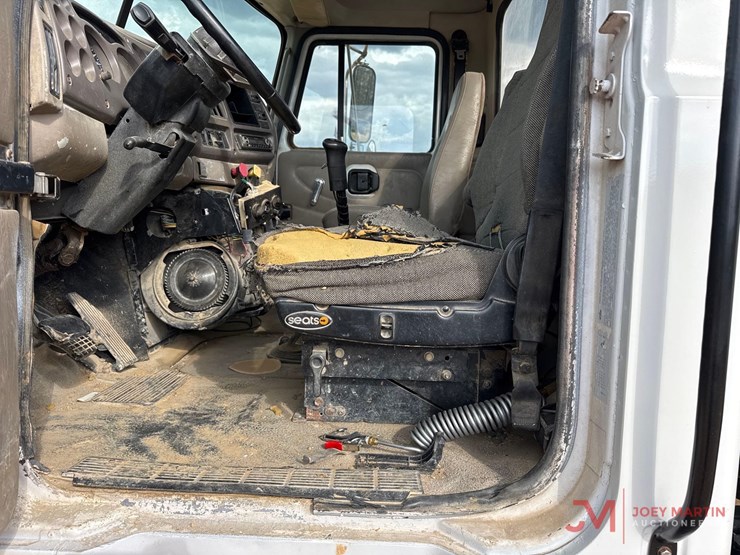 2001-mack-ch613-image-27