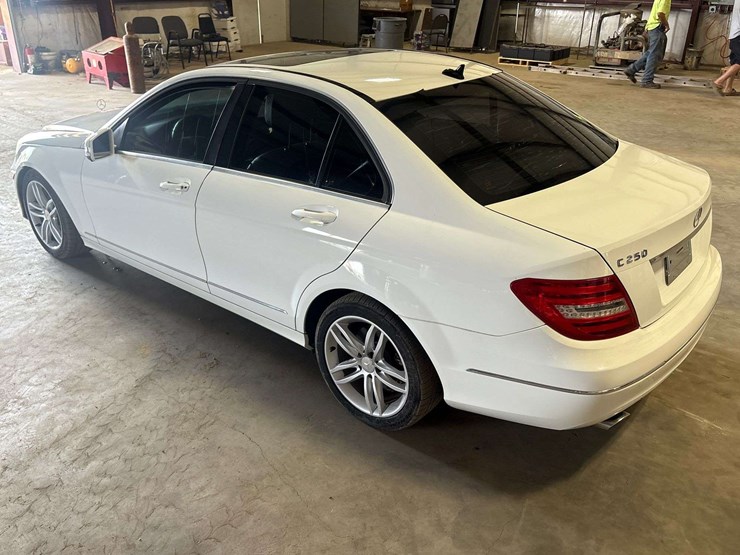 2013-mercedes-benz-c250-4-door-sedan-(123,035-miles)-image-2