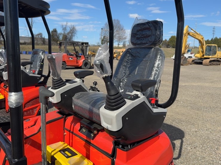 #1095-•-2025-tpm-22k-mini-excavator-image-15
