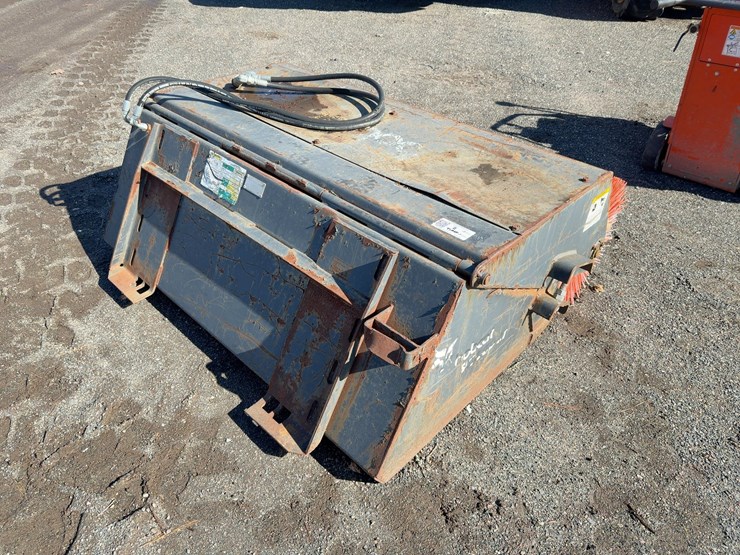 bobcat-60"-pickup-sweeper-image-4