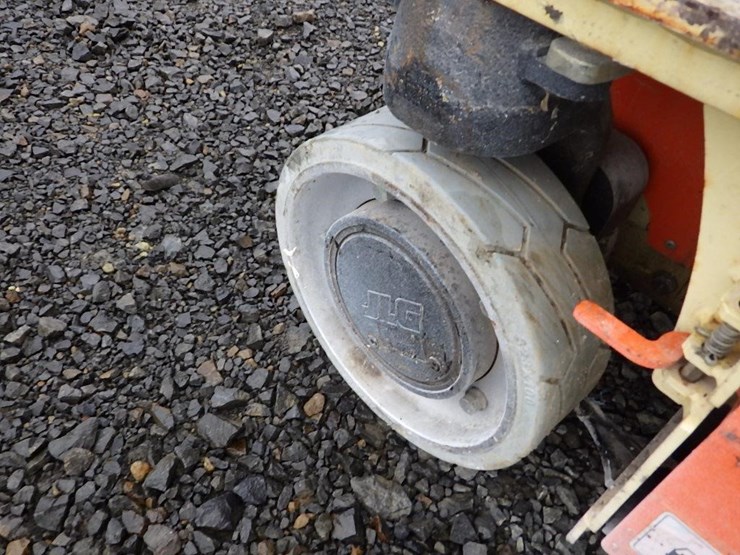 2014-jlg-1230es-image-18