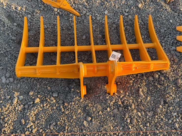 caterpillar-303-image-3