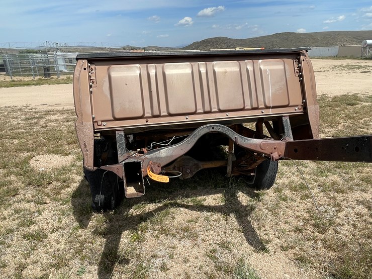 #4049-•-mazda-truck-box-with-rear-axle-image-3