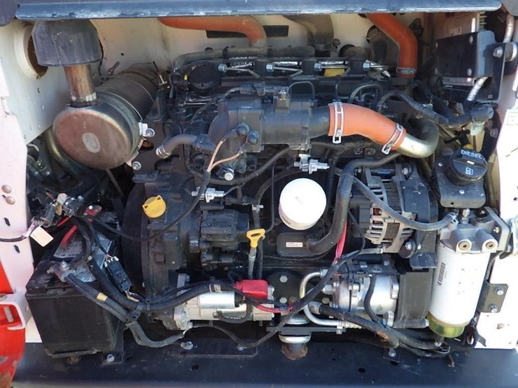 2021-bobcat-t740-image-10