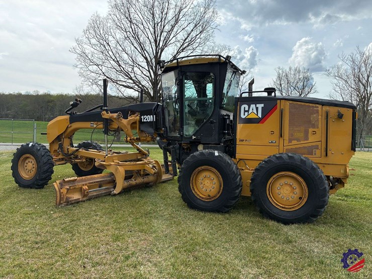 2010-caterpillar-120m-image-3