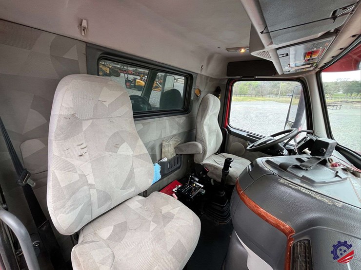 2011-volvo-truck-vhd-tri-axle-dump-truck-image-71