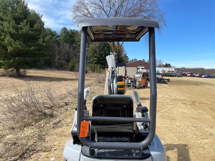 #902-•-new-land-hero-rt15r-mini-excavator-image-42