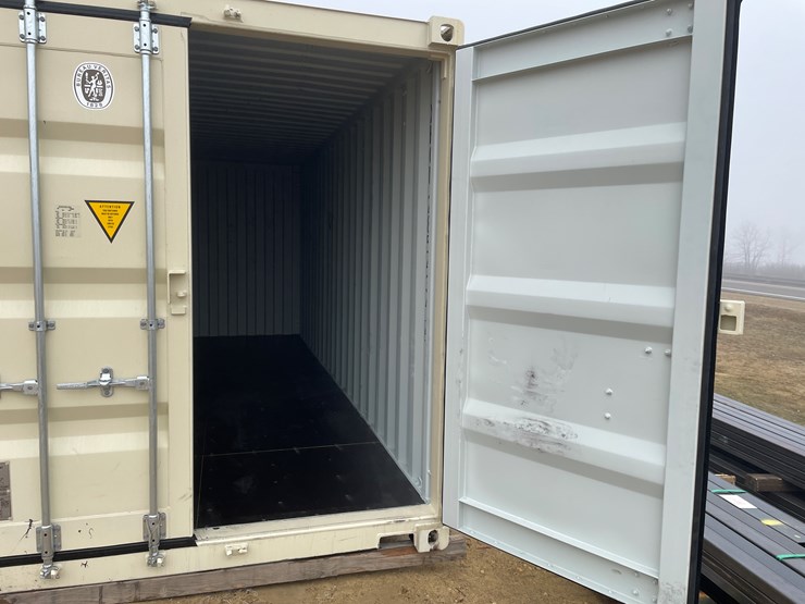 #116-•-20'-shipping-container-image-7