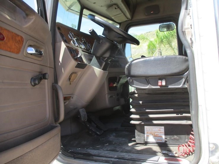 2008-peterbilt-367-image-7