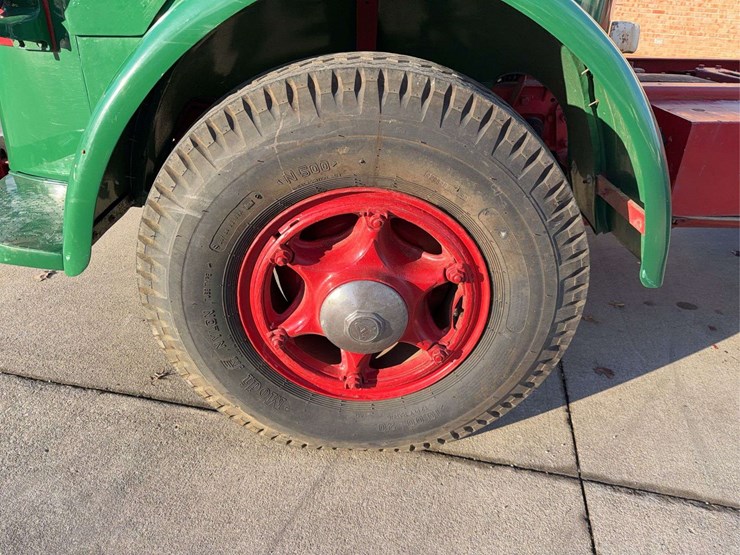 autocar-u70-truck-tractor-image-8