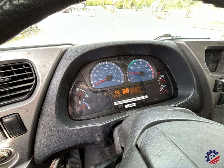 2013-ud-ud3300-s/a-garbage-truck-image-78