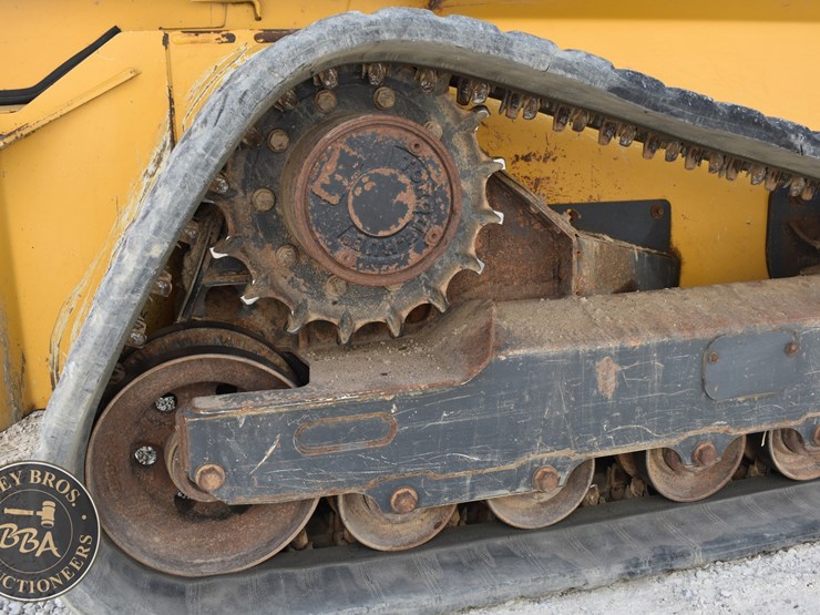 2021-deere-333g-image-32