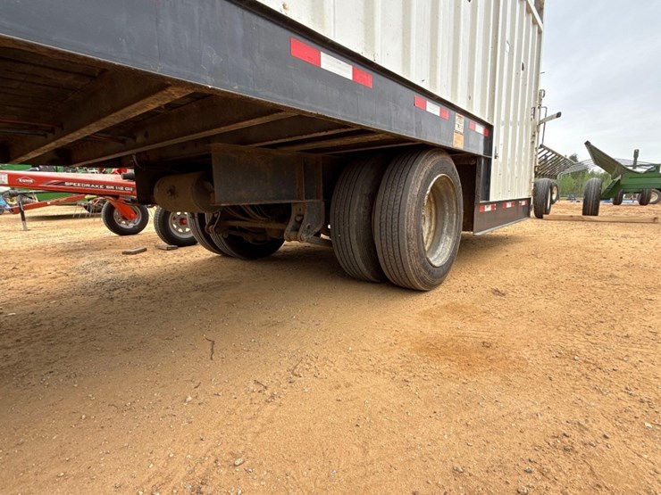 2016-neville-trailer-image-5