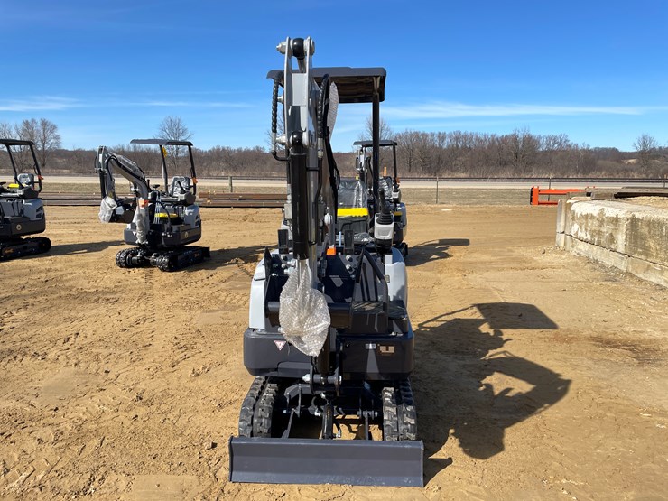 #1031-•-new-ats-me18-mini-excavator-image-2