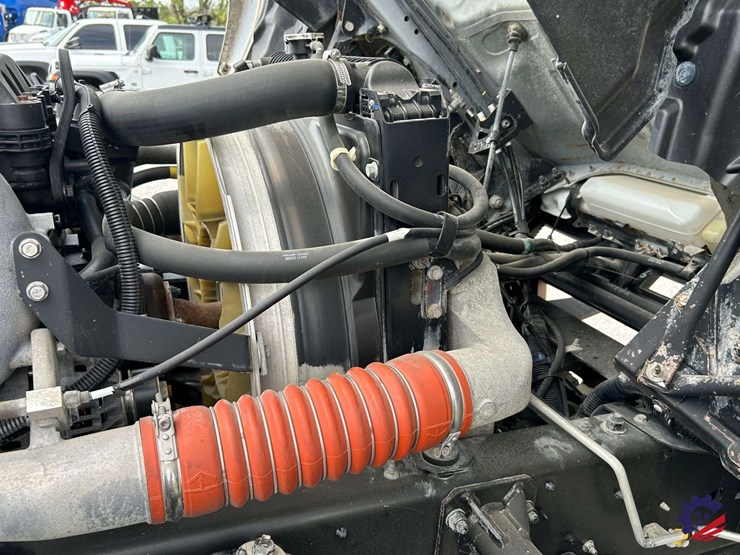 2013-ud-ud3300-s/a-garbage-truck-image-20