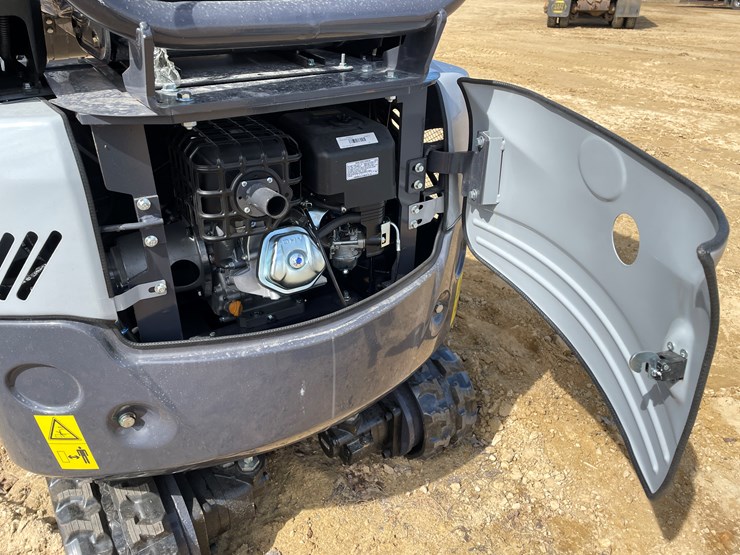 #902-•-new-land-hero-rt15r-mini-excavator-image-40