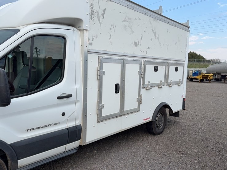 2015-ford-350-image-14