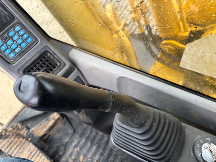 2001-komatsu-pc200-lc-image-61