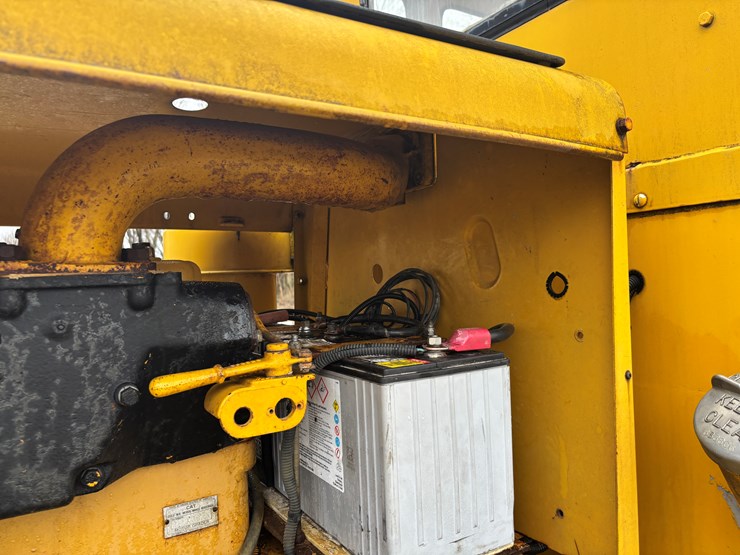 caterpillar-12-image-17