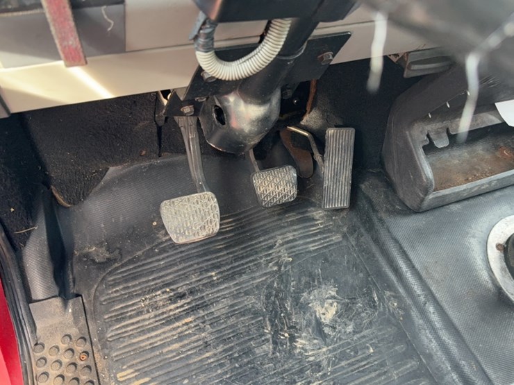 1998-freightliner-fl70-image-20