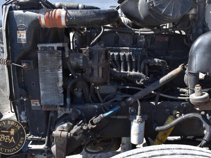 2002-peterbilt-385-image-30