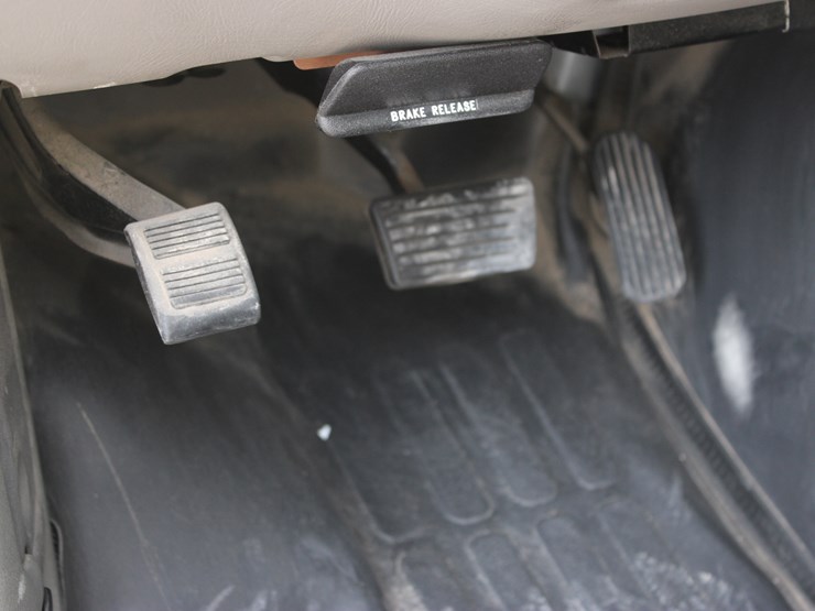 2001-chevrolet-express-3500-image-30