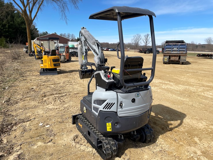 #902-•-new-land-hero-rt15r-mini-excavator-image-7