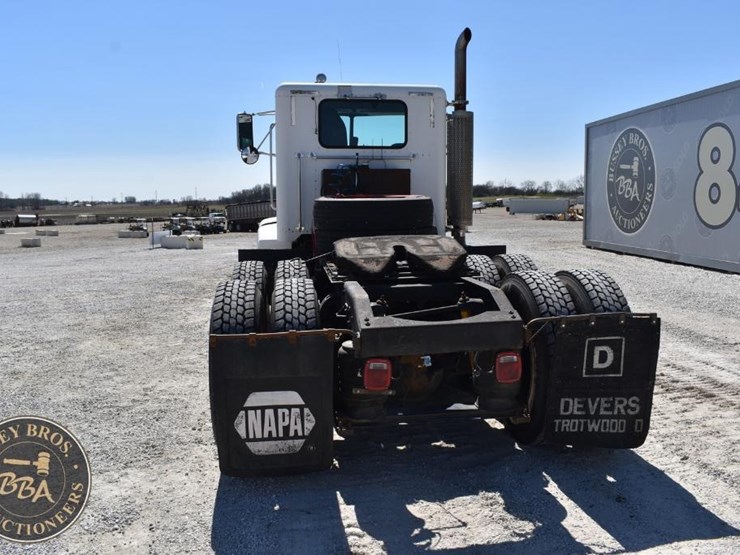 2002-peterbilt-385-image-9