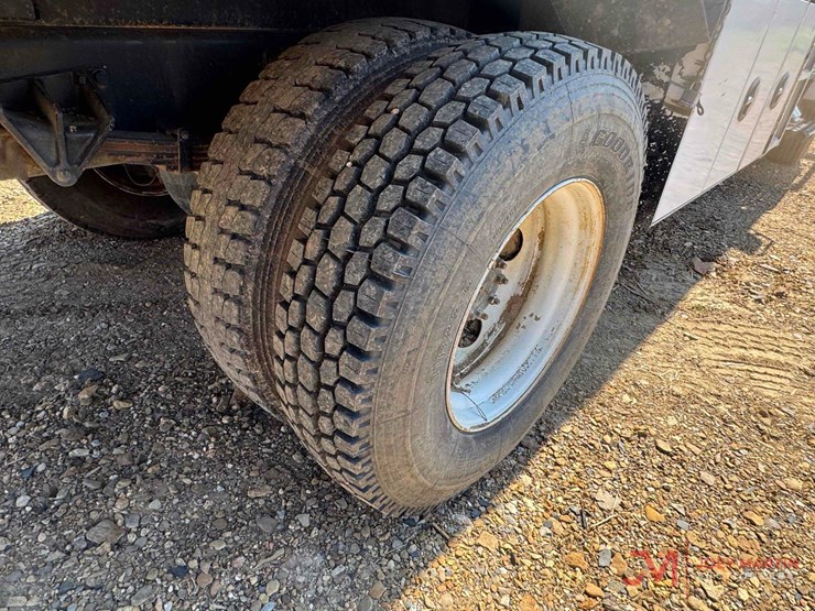 2009-ford-f750-xl-image-11