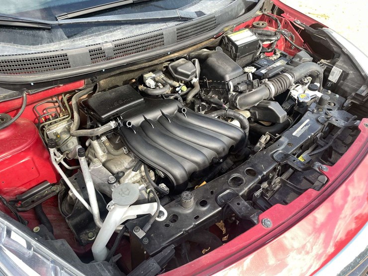 2019-nissan-versa-sv-4-door-sedan-(114,431-miles)-image-7