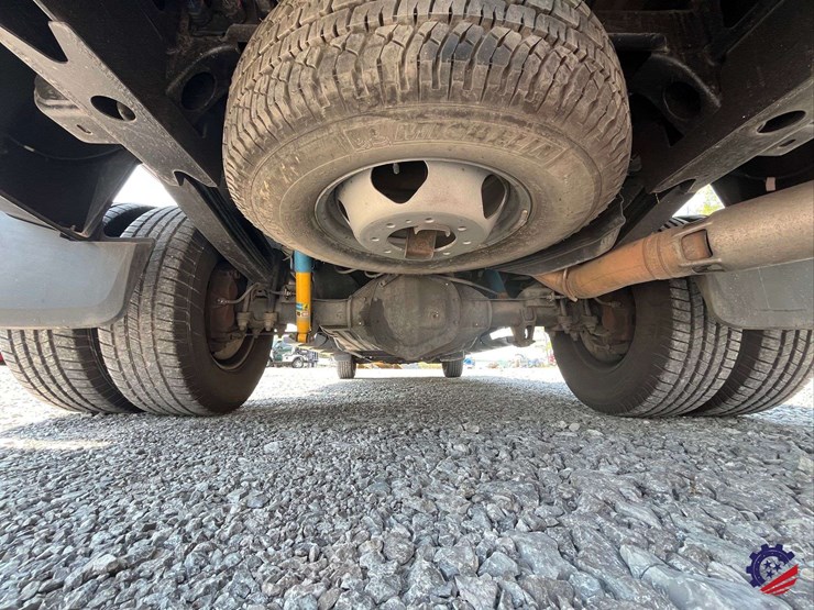 2015-gmc-3500-image-30