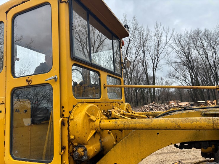 caterpillar-12-image-13