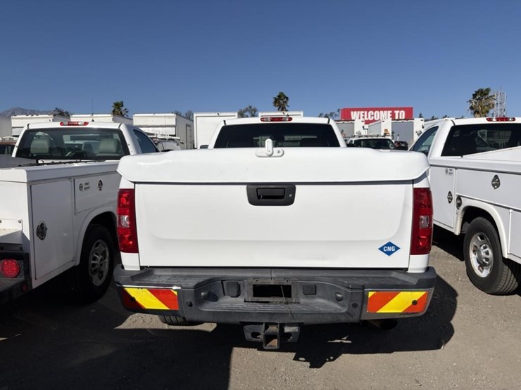 2013-chevrolet-2500-image-6