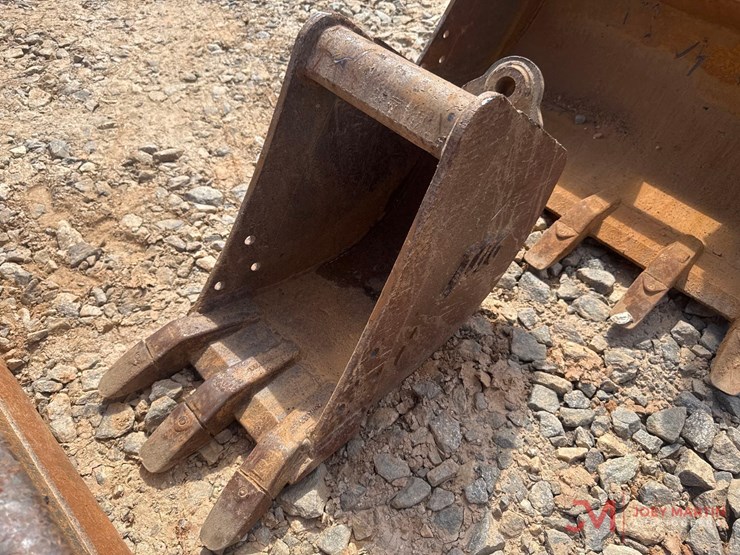 2017-takeuchi-tb240-image-12