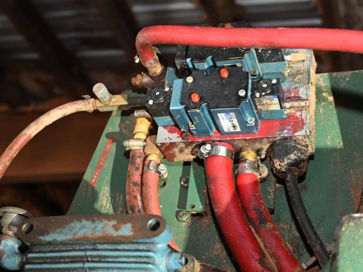 #116-•-cleereman-38-3hb-carriage-and-track-image-25