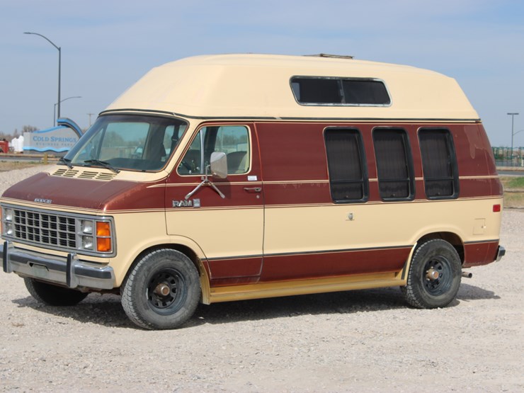 1985-dodge-ram-350-image-1