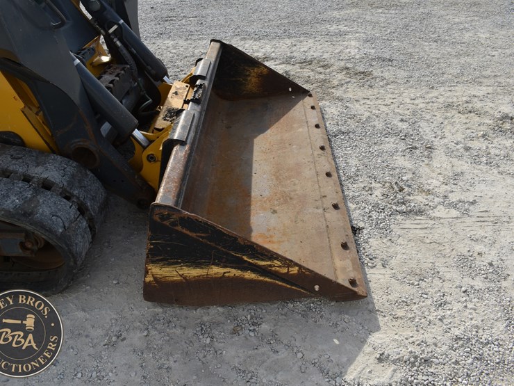 2021-deere-333g-image-13