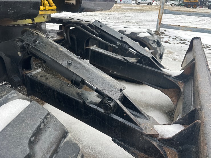 caterpillar-307-image-19