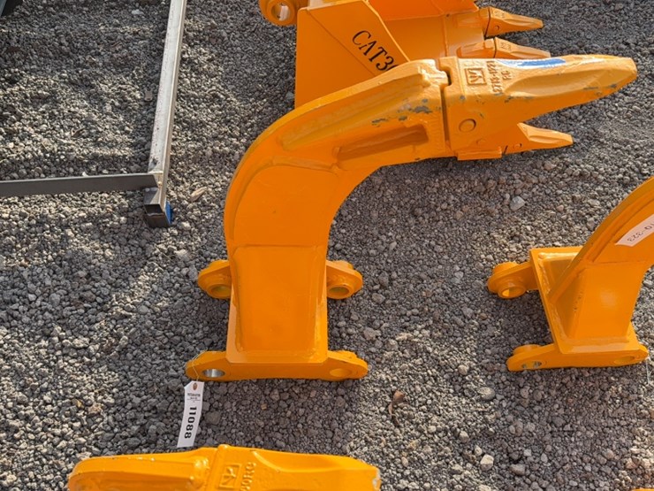 caterpillar-305-image-1