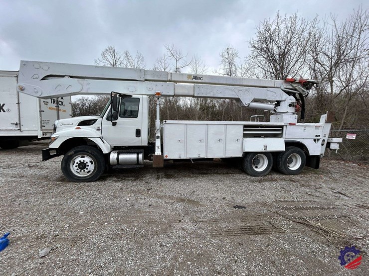 2009-international-7400-image-2