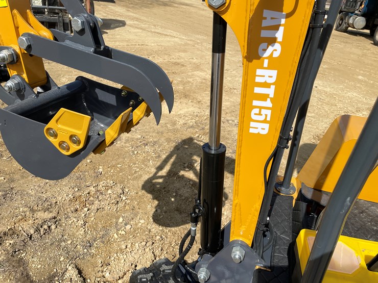 #901-•-new-land-hero-me18-mini-excavator-image-31