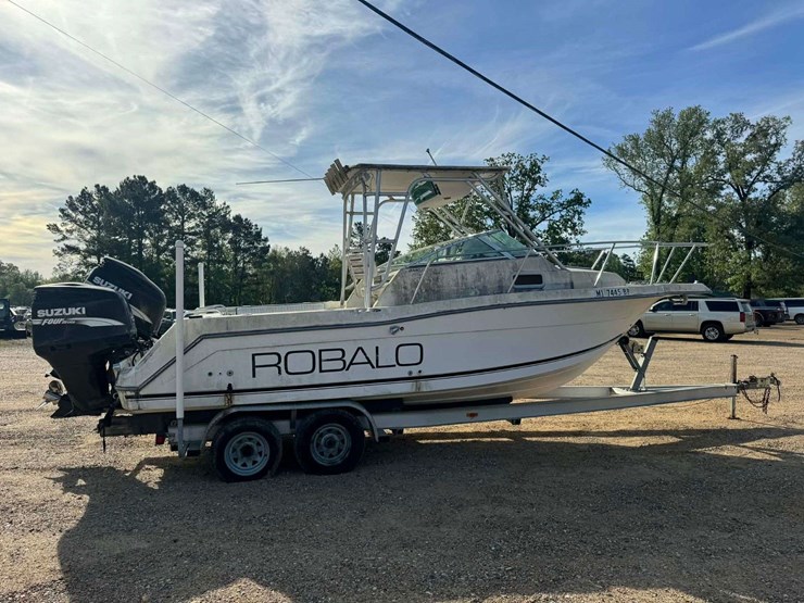 robalo-2240-walkaround-yacht-boat-with-cabin-image-8