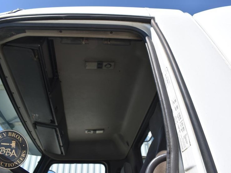 1999-volvo-vnl64t300-image-44