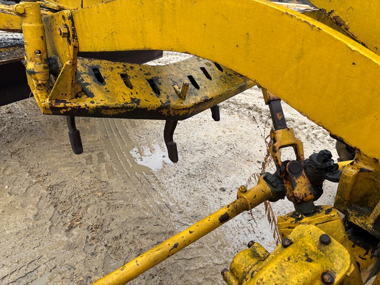 caterpillar-12-image-44